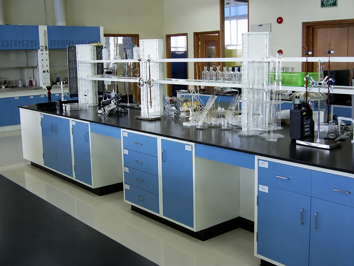 FSX Chemical laboratory quality testing for batch documentation and product inspection