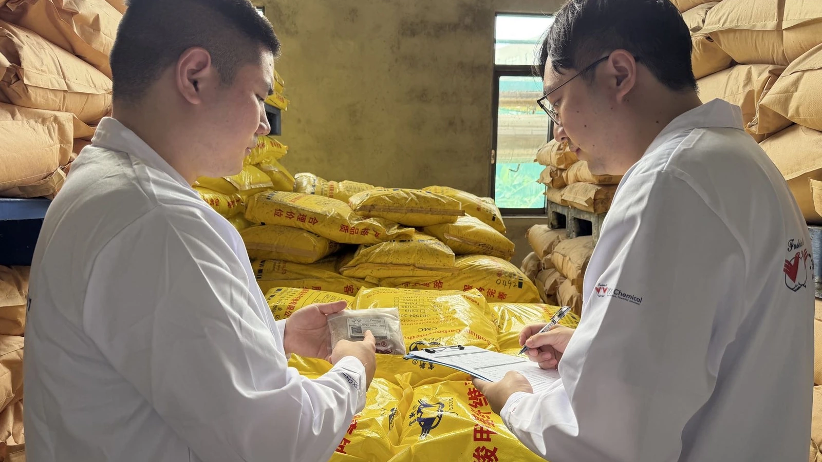 شركة FSX Chemical المتخصصة في تصنيع معجون الطباعة الرقمية، مع خدمة مراجعة العينات في المستودع ودعم مراقبة الجودة للدفعات